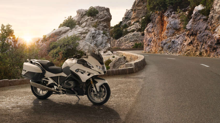 2023 BMW Motorrad R1250GS Adventure  in Racing Blue, R1250RT sports-tourer gets two new colours 1635328