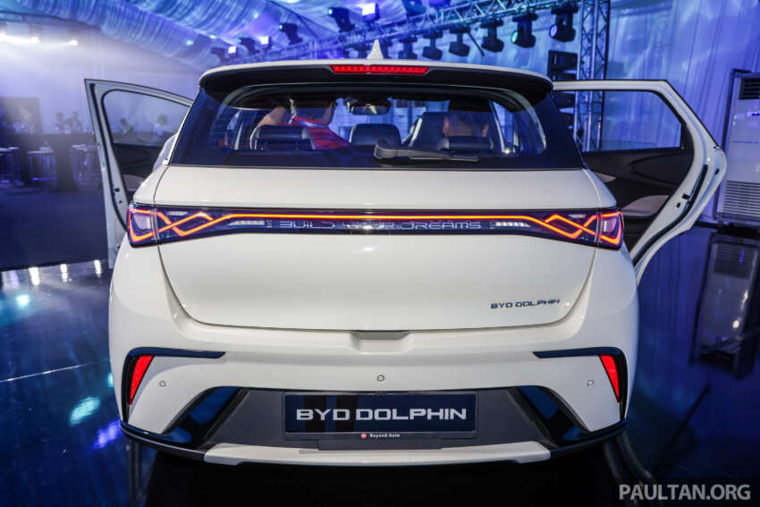 BYD Dolphin 2023 kini di Malaysia – 44.9 kWh atau 60.48 kWh, capai jarak hingga 490 km; dari RM99,900 1647207