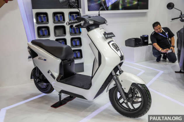  Honda EM-1 electrical  scooter shown