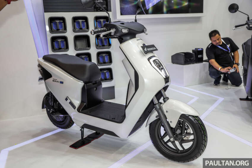 2023 GIIAS: Honda EM-1 electric scooter shown 1654865