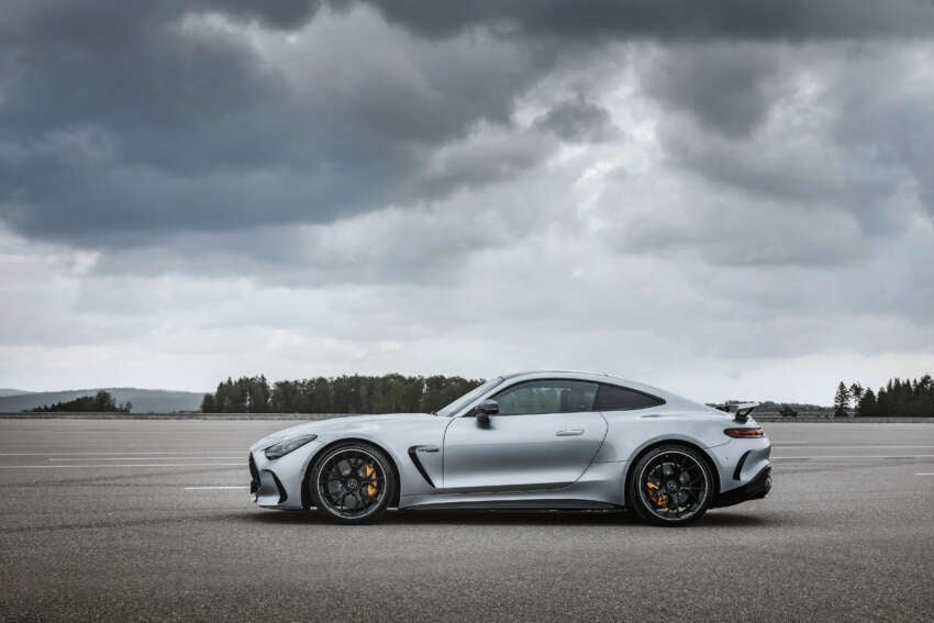 2024 Mercedes-AMG GT – 2nd-gen is larger, has AWD, optional 2+2 seats; 4.0L V8 up to 585 PS and 800 Nm 1657410