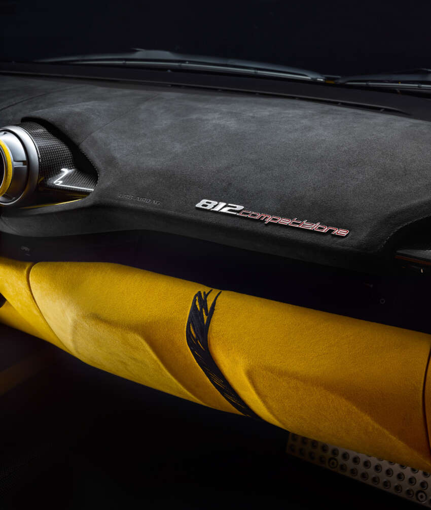 Ferrari 812 Competizione Tailor Made dengan konsep conteng luar dan dalam akan dibuka untuk lelongan 1657907