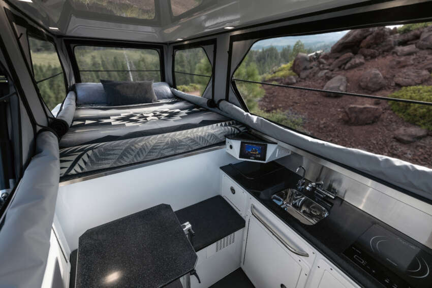 GMC Hummer EV EarthCruiser – electric pick-up truck with carbon-fibre pop-up camper, bed and kitchen 1659834
