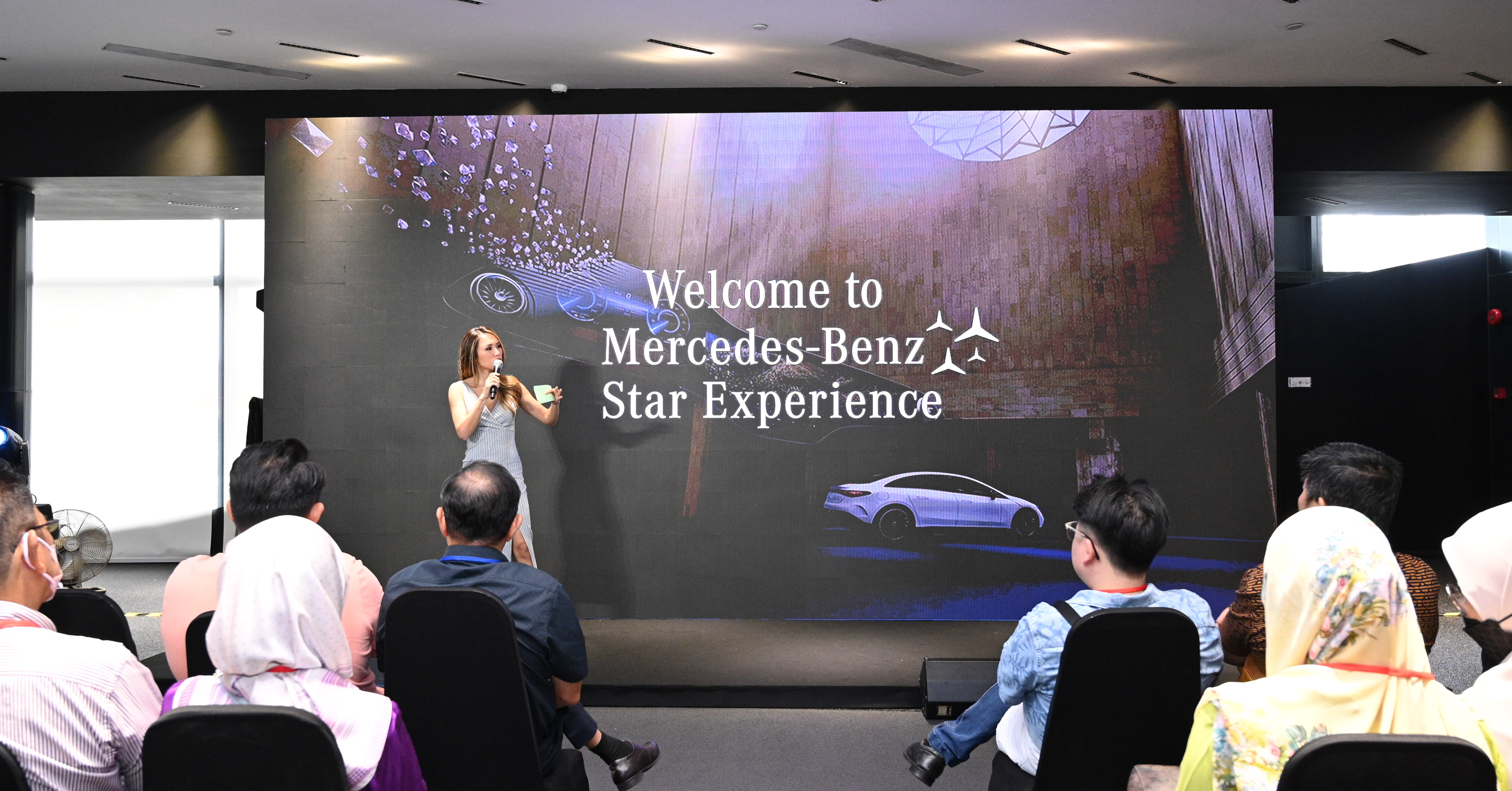 Mercedes-Benz Star Experience MY inline-4