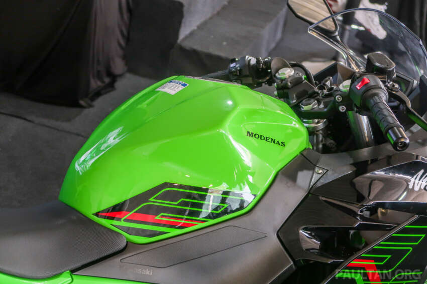 Modenas Ninja 250 ABS ditawarkan dalam warna hijau 1652147