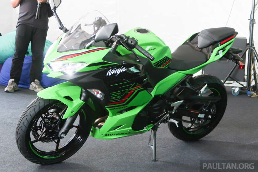 Modenas Ninja 250 ABS ditawarkan dalam warna hijau 1652140