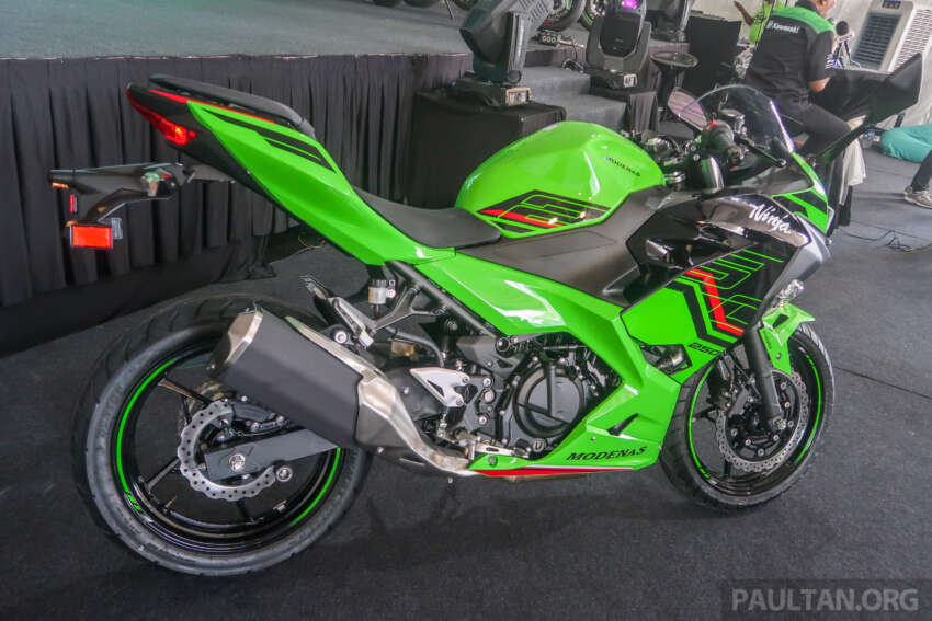 Modenas Ninja 250 ABS ditawarkan dalam warna hijau 1652154