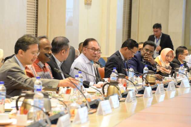 Anwar Ibrahim bertemu 24 syarikat pengendali P-Hailing – bincang isu kadar upah penghantaran