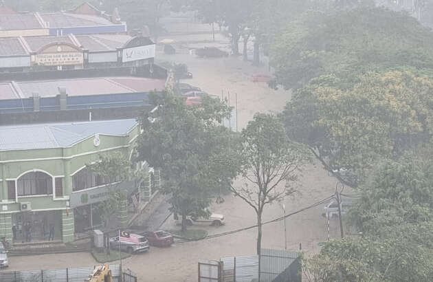 Flash floods hit Seksyen 13 Shah Alam – find alternate routes, get Special Perils insurance add-on coverage