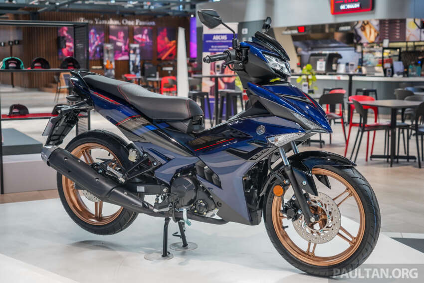 GALERI: Yamaha Y15ZR SE dengan kit aerodinamik – harga RM9,498, penampilan istimewa biru dan emas 1658874