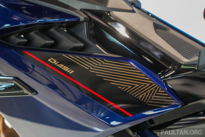 GALERI: Yamaha Y15ZR SE dengan kit aerodinamik – harga RM9,498, penampilan istimewa biru dan emas 1658859