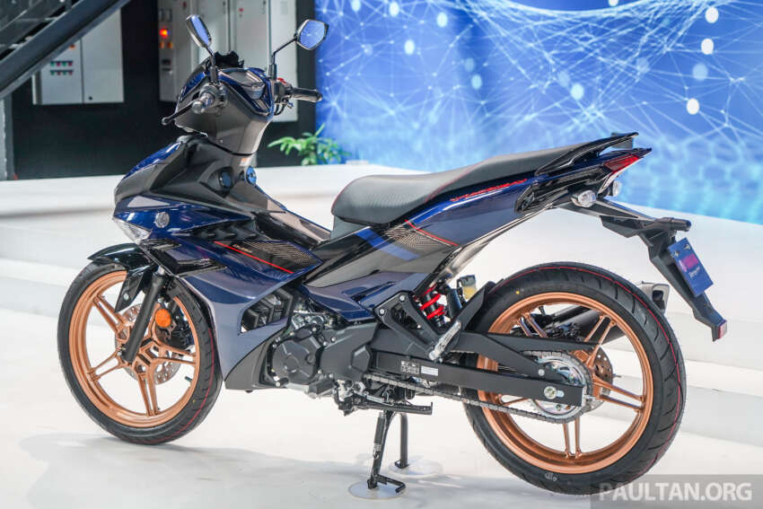 GALERI: Yamaha Y15ZR SE dengan kit aerodinamik – harga RM9,498, penampilan istimewa biru dan emas 1658870