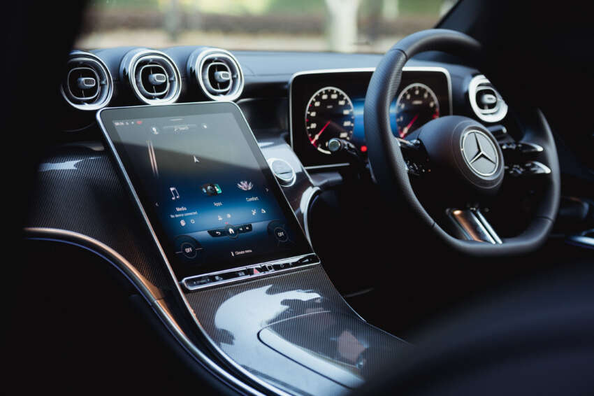 Mercedes-Benz GLC300 4Matic CKD RM51k cheaper than CBU; sunroof, Handsfree Access – RM379k 1667740