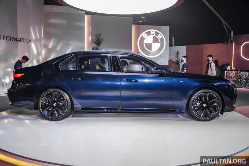 BMW i7 xDrive60 M Sport 2023 di M’sia — 625 km jarak EV, dari RM707k; 158 unit terjual setakat 31 Ogos 1668813