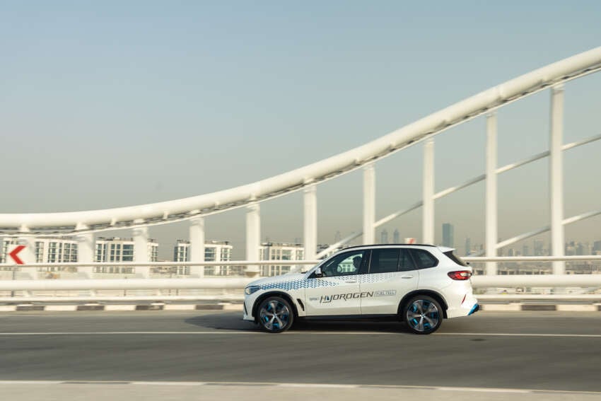 BMW iX5 Hydrogen goes hot-weather testing in UAE 1666159