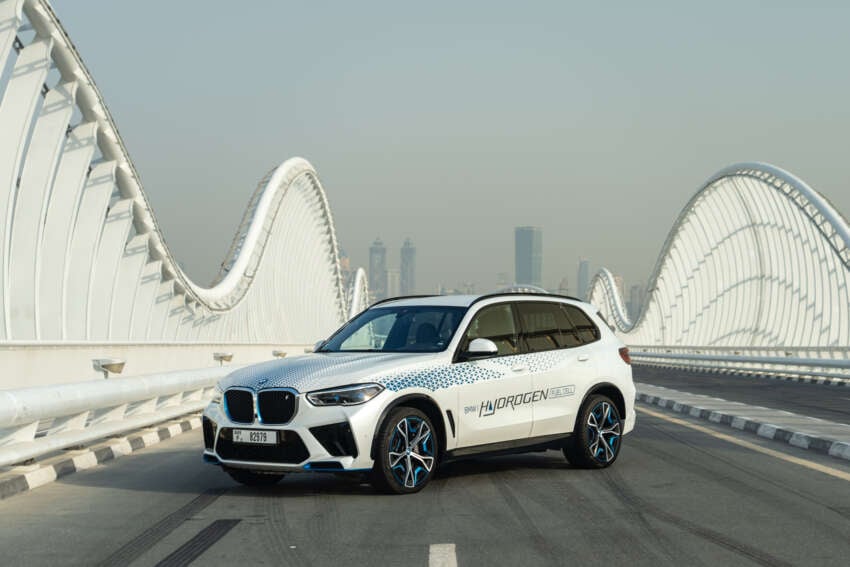 BMW iX5 Hydrogen goes hot-weather testing in UAE 1666161
