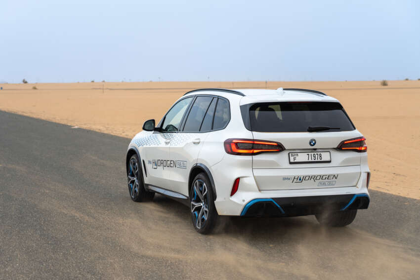 BMW iX5 Hydrogen goes hot-weather testing in UAE 1666173