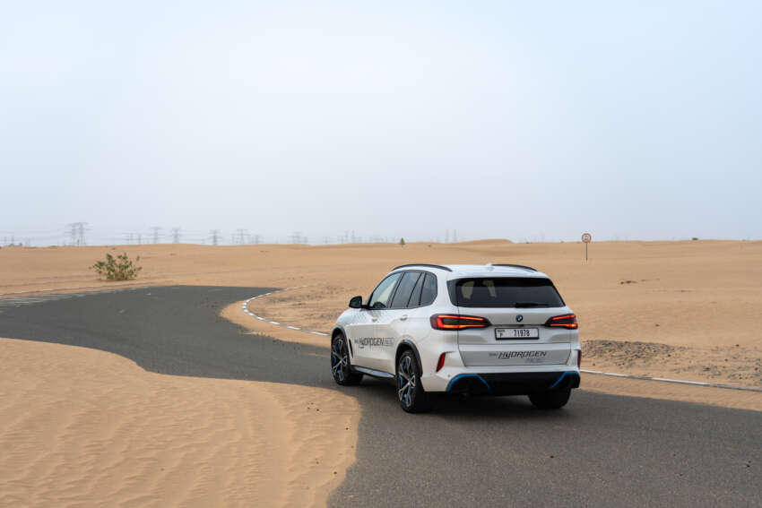 BMW iX5 Hydrogen goes hot-weather testing in UAE 1666174