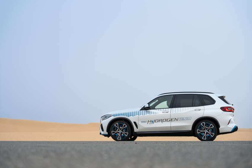 BMW iX5 Hydrogen goes hot-weather testing in UAE 1666175
