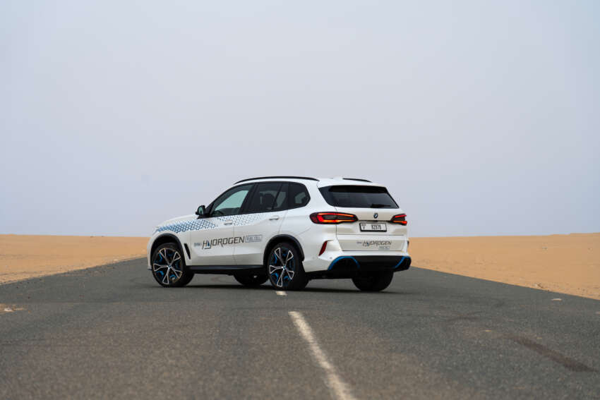 BMW iX5 Hydrogen goes hot-weather testing in UAE 1666179