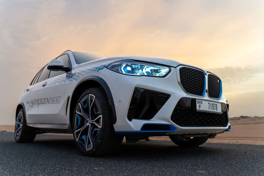 BMW iX5 Hydrogen goes hot-weather testing in UAE 1666184