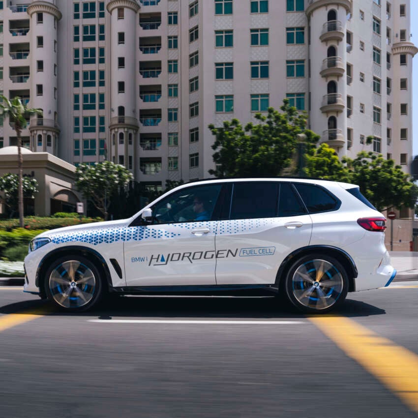 BMW iX5 Hydrogen goes hot-weather testing in UAE 1666188