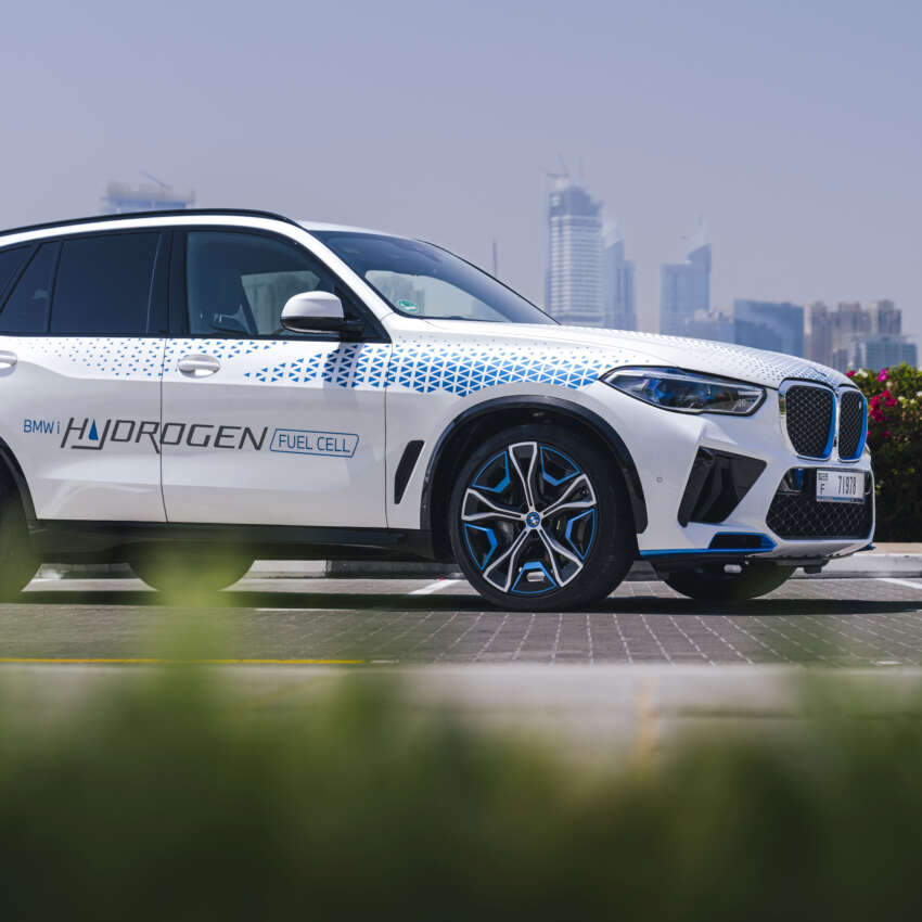 BMW iX5 Hydrogen goes hot-weather testing in UAE 1666191