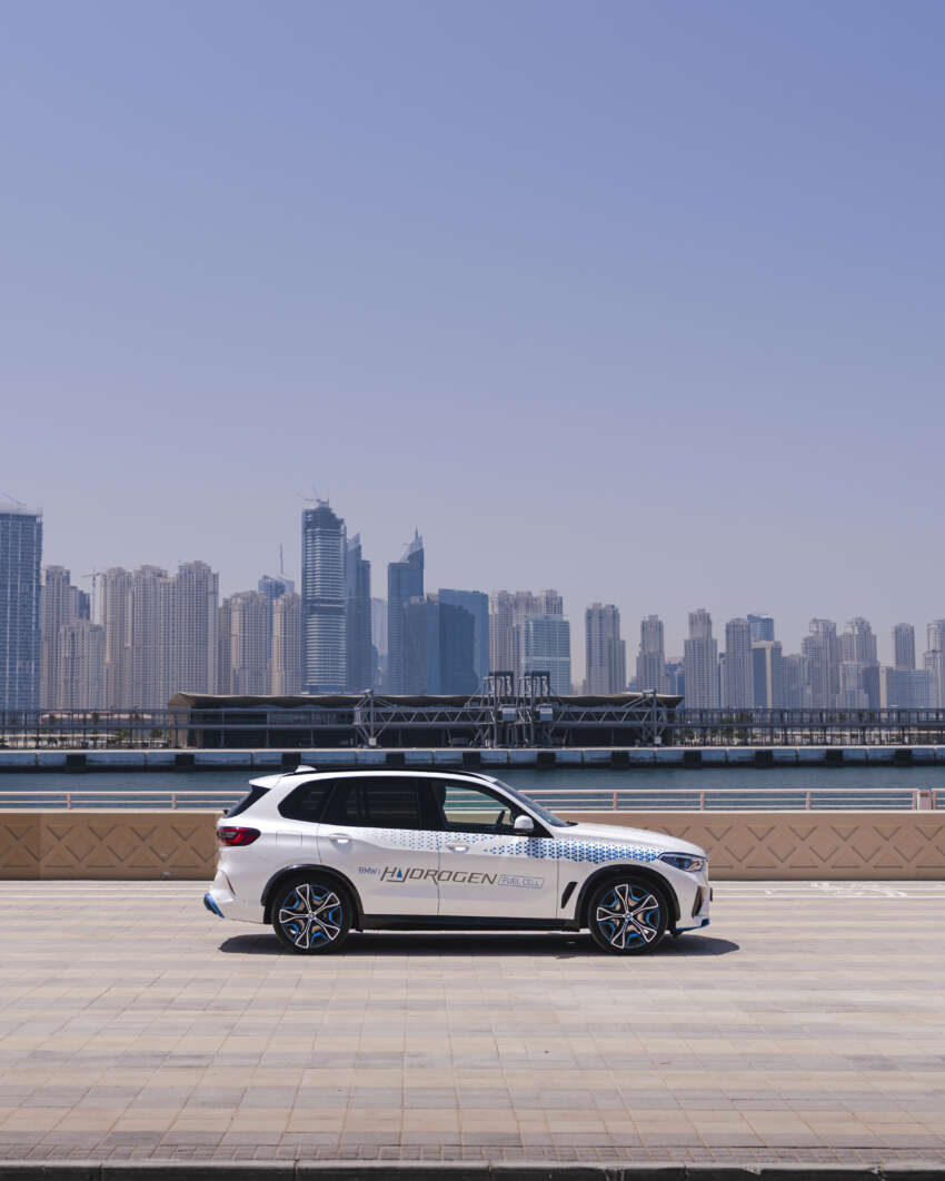BMW iX5 Hydrogen goes hot-weather testing in UAE 1666196
