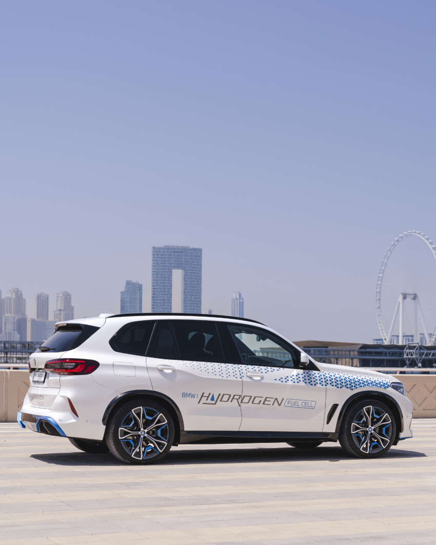 BMW iX5 Hydrogen goes hot-weather testing in UAE 1666197