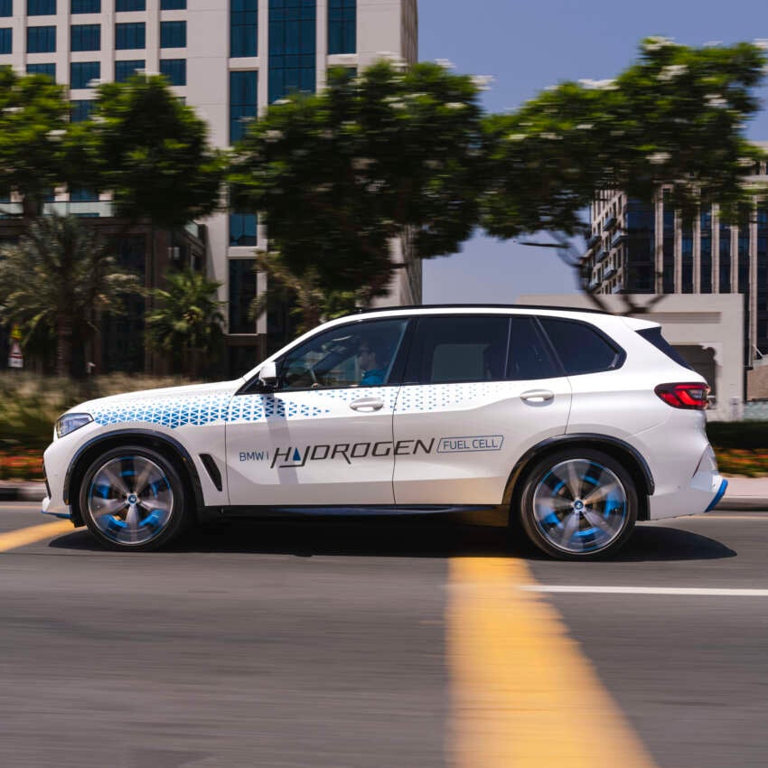 BMW iX5 Hydrogen goes hot-weather testing in UAE 1666202
