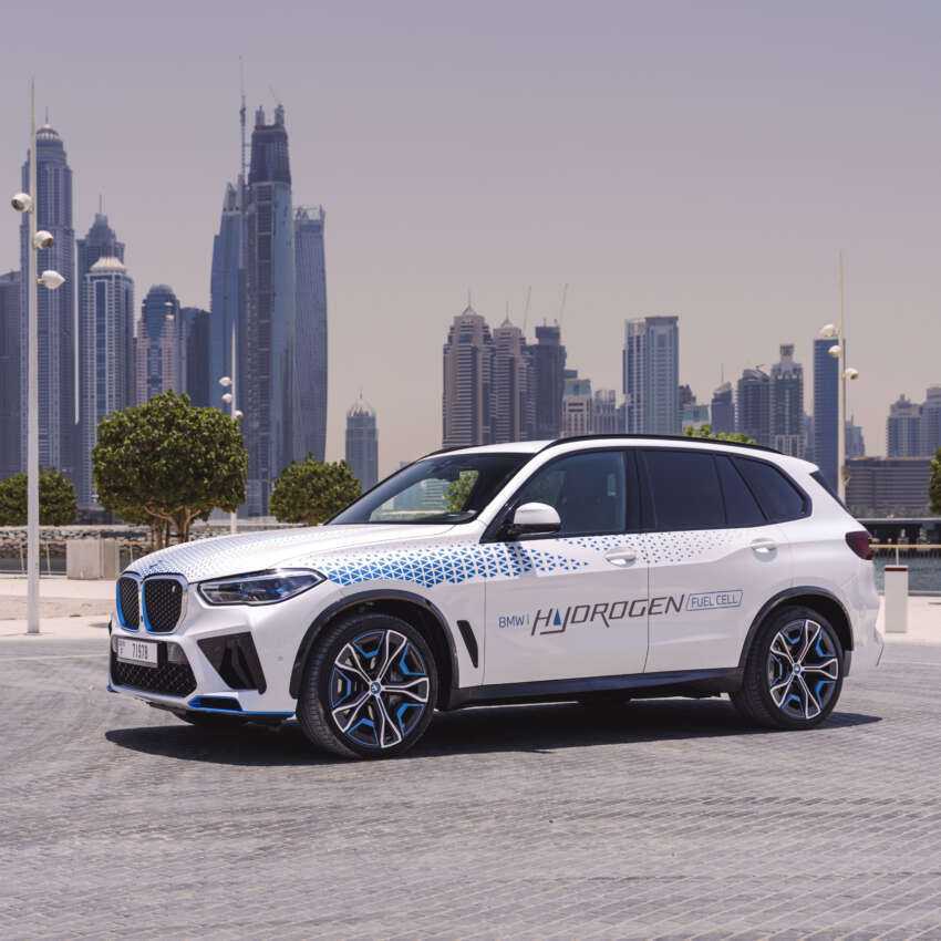 BMW iX5 Hydrogen goes hot-weather testing in UAE 1666203
