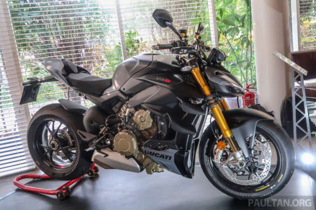 2024 Ducati Streetfighter V4 and V4S in Malaysia, priced at RM141,900 and RM165,900, respectively