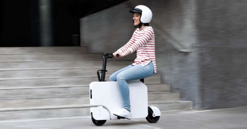 Honda Motocompacto – foldable electric scooter with 20 km range, 24 km/h Vmax, 18.7 kg; RM4,667 in US 1672382