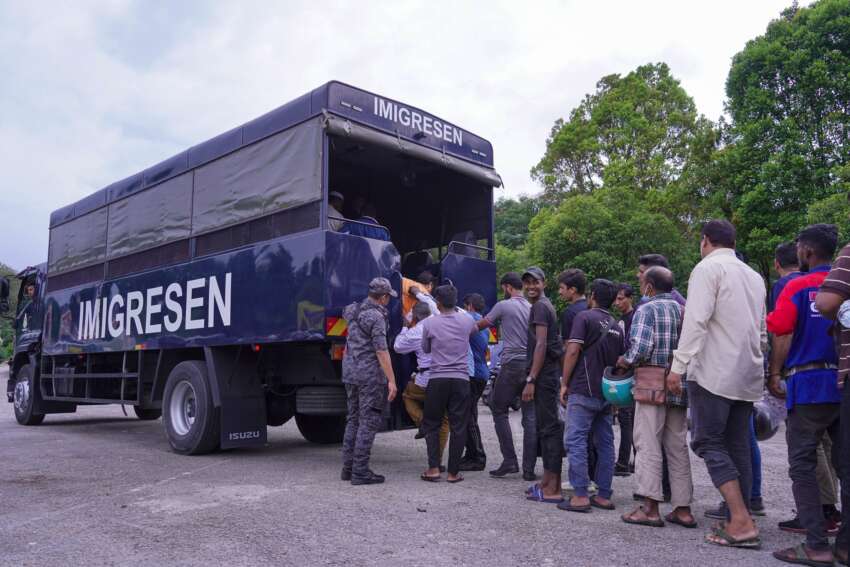 JPJ seizes more than 100 vehicles operated by foreigners in KL, Penang and Melaka, in Ops PEWA 1670293