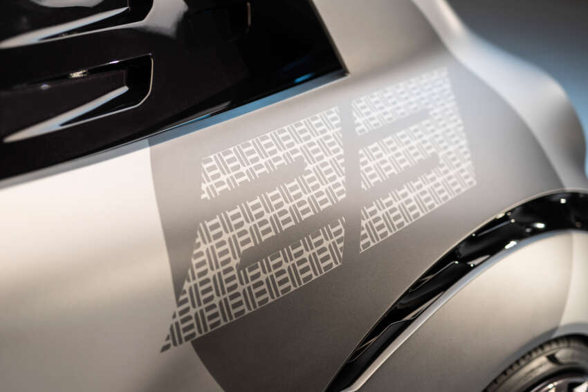 Nissan Concept 20-23 debuts – electric hot hatch with scissor doors, plenty of aero, race-inspired interior 1671293