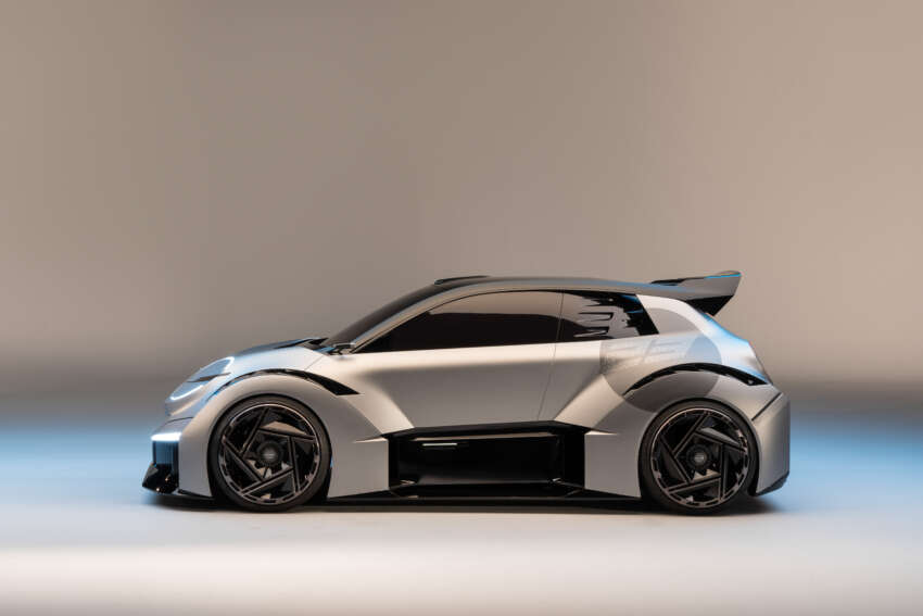 Nissan Concept 20-23 debuts – electric hot hatch with scissor doors, plenty of aero, race-inspired interior 1671295