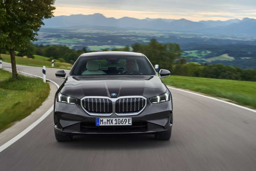 2024 BMW 530e, 550e xDrive PHEVs revealed – 2.0L I4 and 3.0L I6; up to 489 PS, 700 Nm, 103 km EV range 1671844