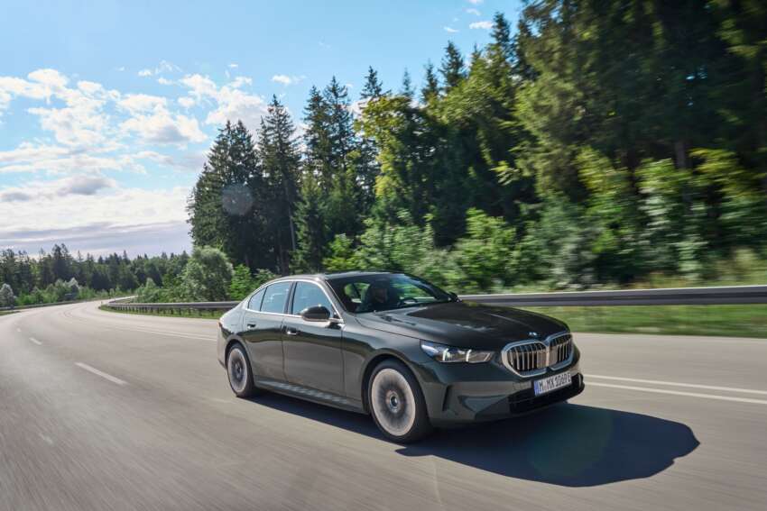 2024 BMW 530e, 550e xDrive PHEVs revealed – 2.0L I4 and 3.0L I6; up to 489 PS, 700 Nm, 103 km EV range 1671847