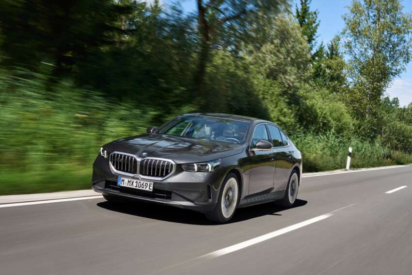 2024 BMW 530e, 550e xDrive PHEVs revealed – 2.0L I4 and 3.0L I6; up to 489 PS, 700 Nm, 103 km EV range 1671857