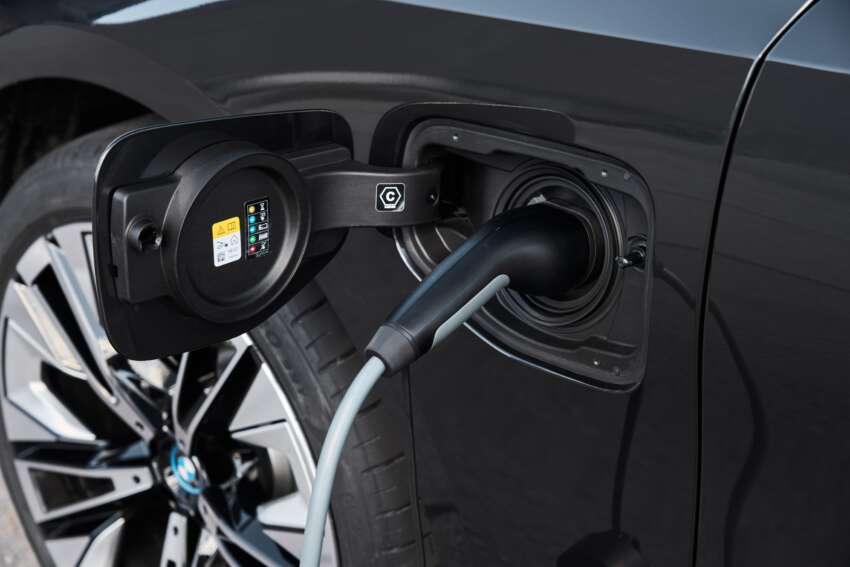 2024 BMW 530e, 550e xDrive PHEVs revealed – 2.0L I4 and 3.0L I6; up to 489 PS, 700 Nm, 103 km EV range 1671877