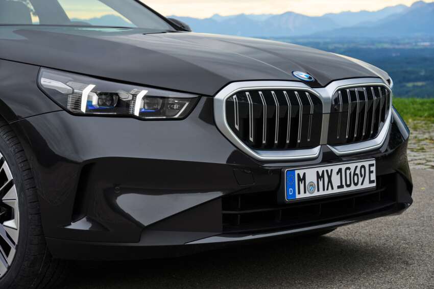 2024 BMW 530e, 550e xDrive PHEVs revealed – 2.0L I4 and 3.0L I6; up to 489 PS, 700 Nm, 103 km EV range 1671873