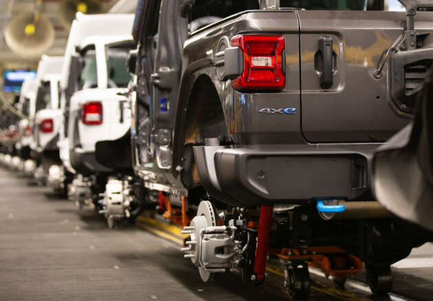 United Auto Workers union members in US go on strike; negotiations with GM, Ford, Stellantis stalled