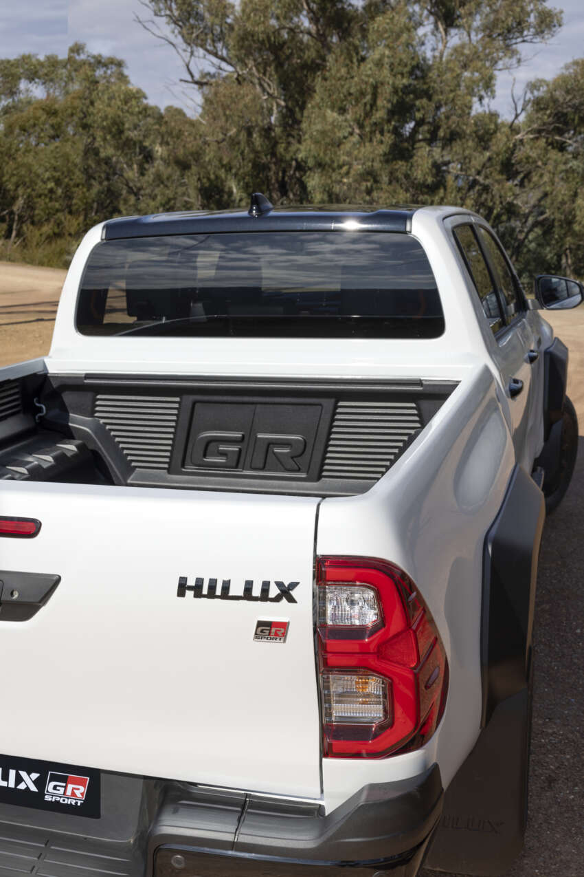 Toyota Hilux GR Sport dengan badan & suspensi lebih lebar mula dijual di Australia; RM222k, 221 hp/550 Nm 1667507