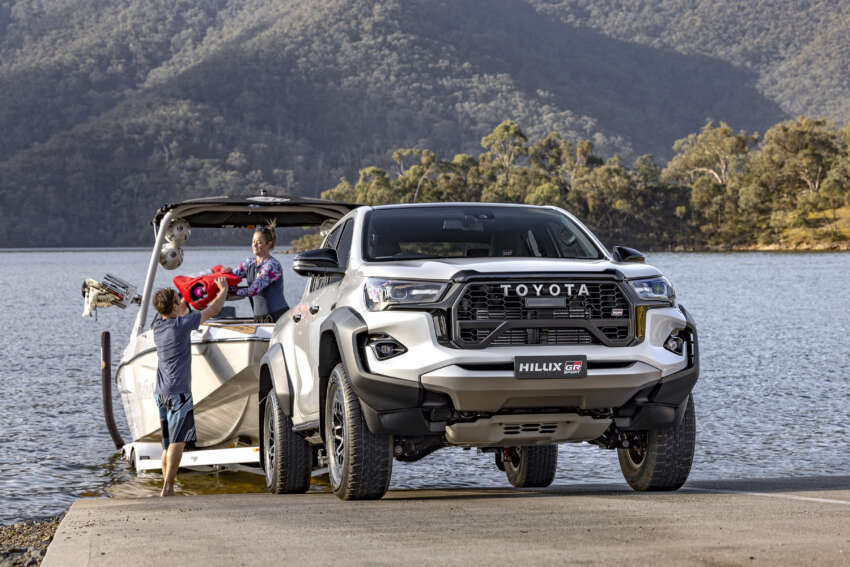 Toyota Hilux GR Sport dengan badan & suspensi lebih lebar mula dijual di Australia; RM222k, 221 hp/550 Nm 1667514