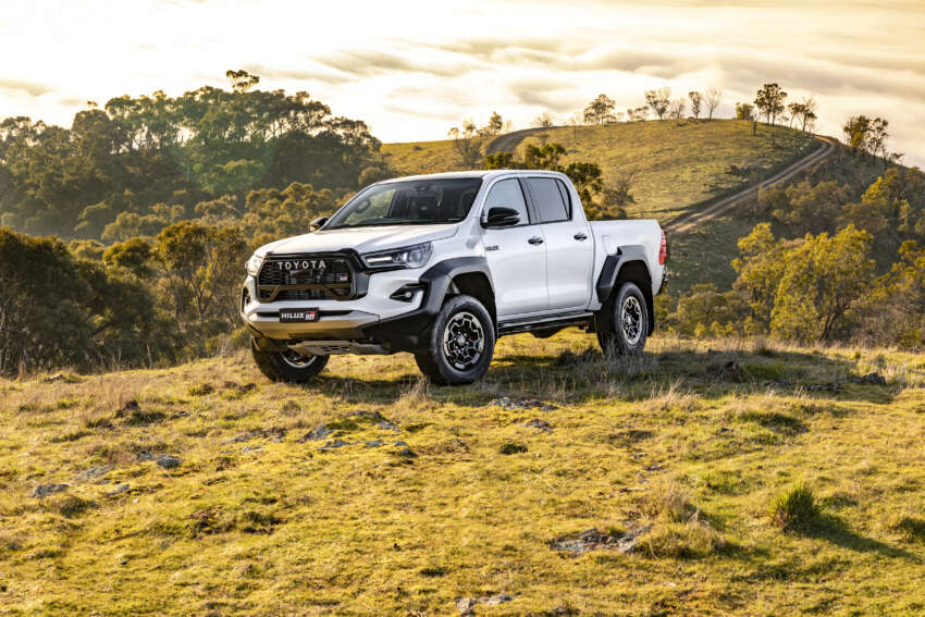 Toyota Hilux GR Sport dengan badan & suspensi lebih lebar mula dijual di Australia; RM222k, 221 hp/550 Nm 1667518