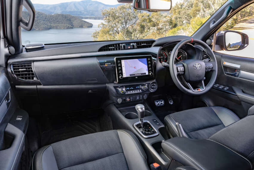 Toyota Hilux GR Sport dengan badan & suspensi lebih lebar mula dijual di Australia; RM222k, 221 hp/550 Nm 1667531