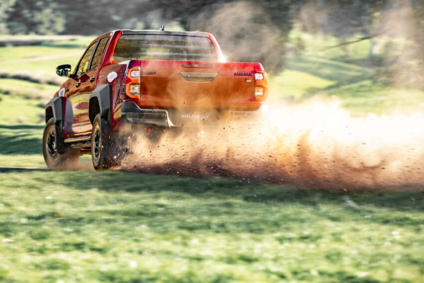 Toyota Hilux GR Sport dengan badan & suspensi lebih lebar mula dijual di Australia; RM222k, 221 hp/550 Nm 1667534