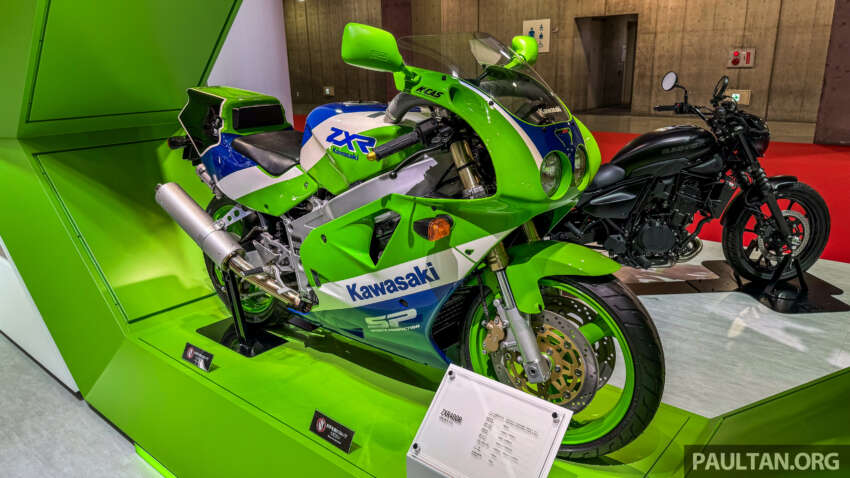 2024 Kawasaki Ninja ZX-10R and ZX-4RR 40th Anniversary Editions seen at the Japan Mobility Show 1687115