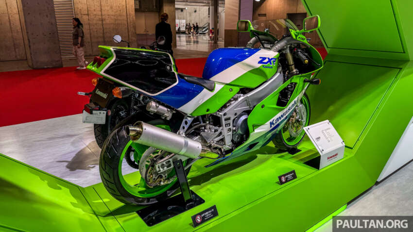 2024 Kawasaki Ninja ZX-10R and ZX-4RR 40th Anniversary Editions seen at the Japan Mobility Show 1687117