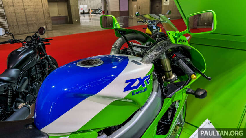 2024 Kawasaki Ninja ZX-10R and ZX-4RR 40th Anniversary Editions seen at the Japan Mobility Show 1687122